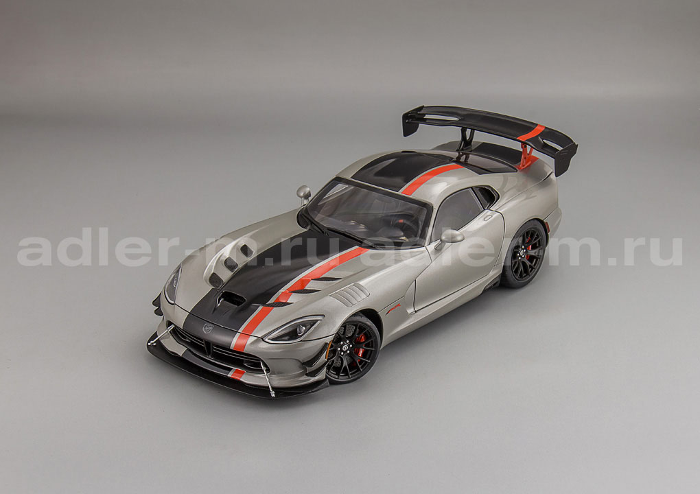 AUTOART 1:18 Dodge Viper ACR 2017 (billet silver metallic/black stripes) 71733
