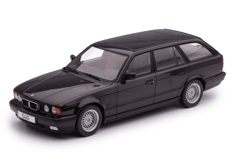 MCG 1:18 BMW 5er (E34) Touring - 1991 (black) MCG18329