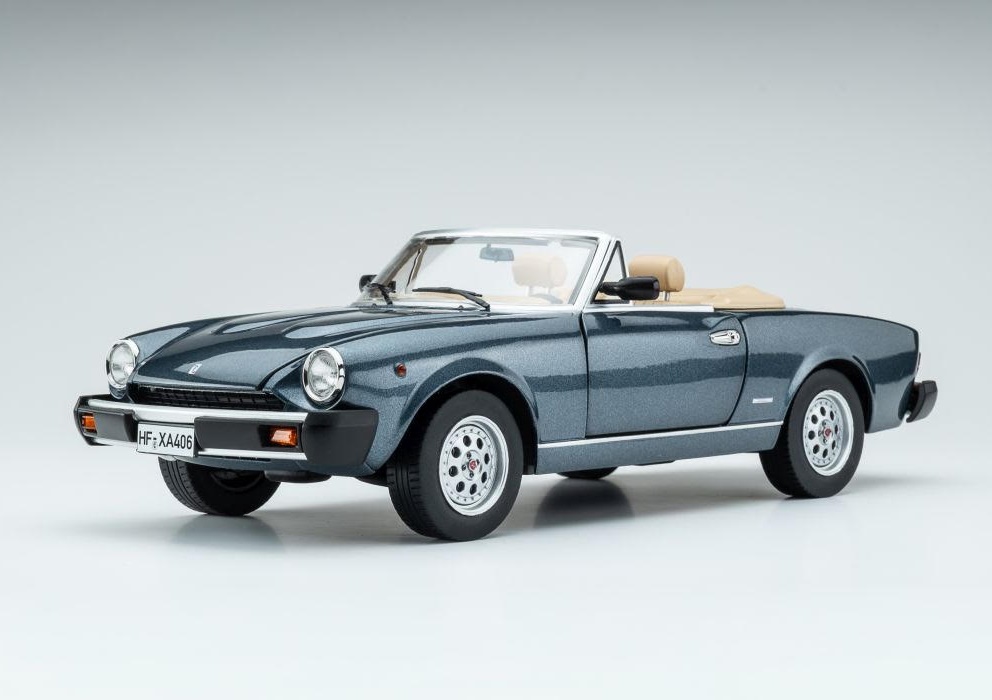 TOURING 1:18 Pininfarina Spidereuropa - 1982 (blu medio metallic) 18125006