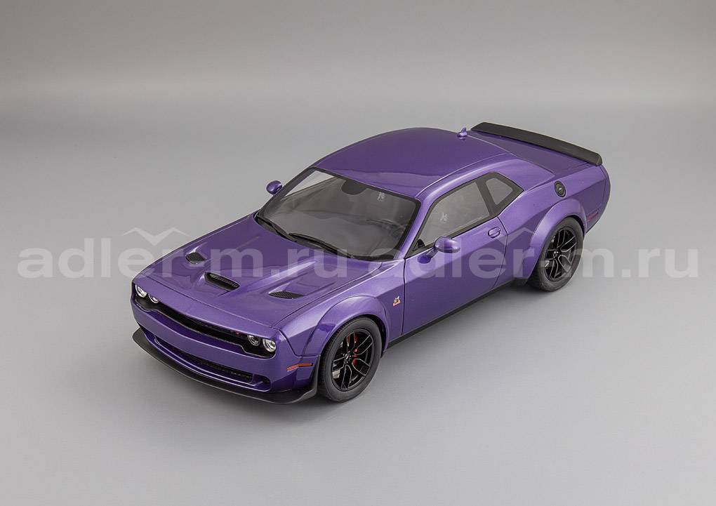 GT SPIRIT 1:18 Dodge Challenger R/T Scat Pack Widebody (plum crazy) GT248