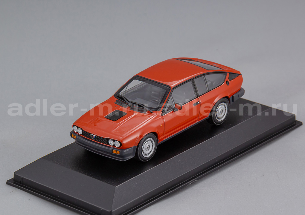 MINICHAMPS (MAXICHAMPS) 1:43 Alfa Romeo GTV 6 - 1983 (red) 940120140