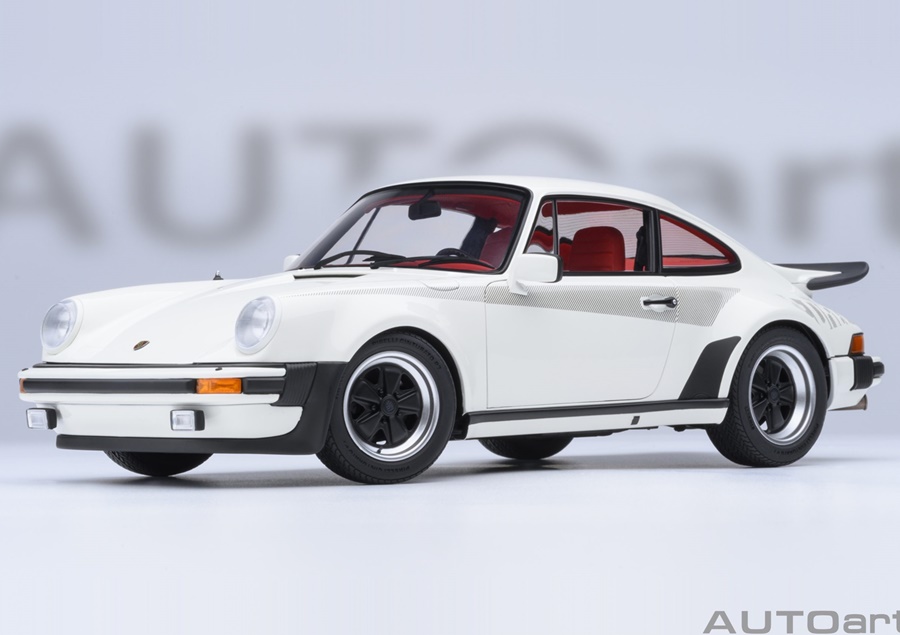 AUTOART 1:18 Porsche 911 (930) Turbo 3.0 (grand prix white) 78113