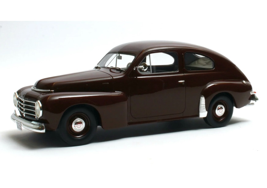 CULT SCALE MODELS 1:18 Volvo PV444 - 1952 (maroon) CML118-2