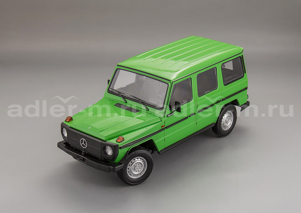 MINICHAMPS 1:18 Mercedes-Benz G-Class (W460) long wheel base - 1980 (green) 155038101