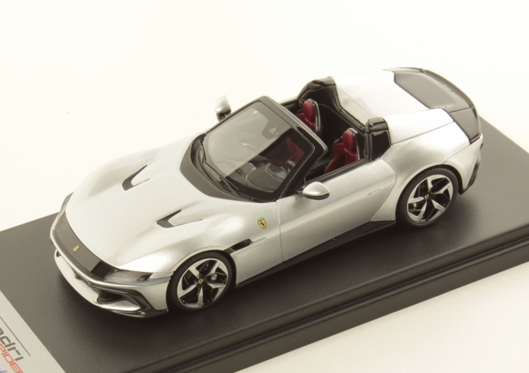 LOOKSMART 1:43 Ferrari 12 Cilindri Spider (Argento Nurburgring) LS556I