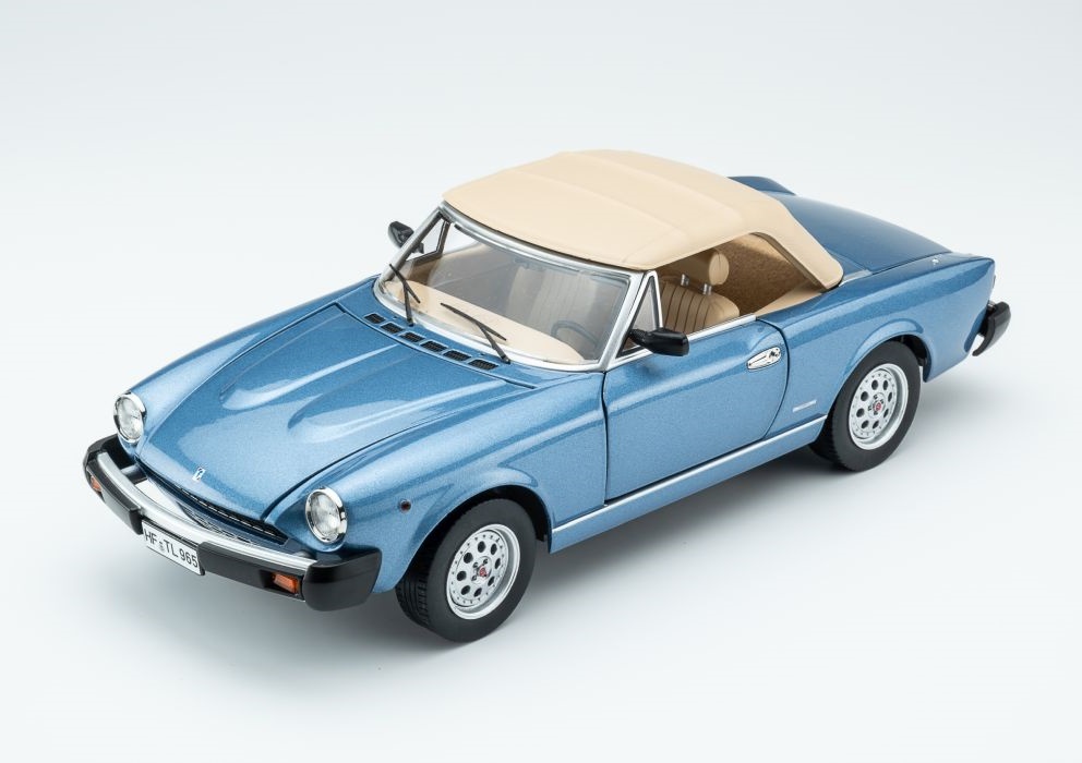 TOURING 1:18 Pininfarina Spidereuropa - 1982 (azzuro metallic) 18125001