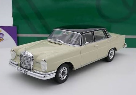 CULT SCALE MODELS 1:18 Mercedes-Benz 220SE W111 - 1959-1965 (white/blackroof) CML151-1