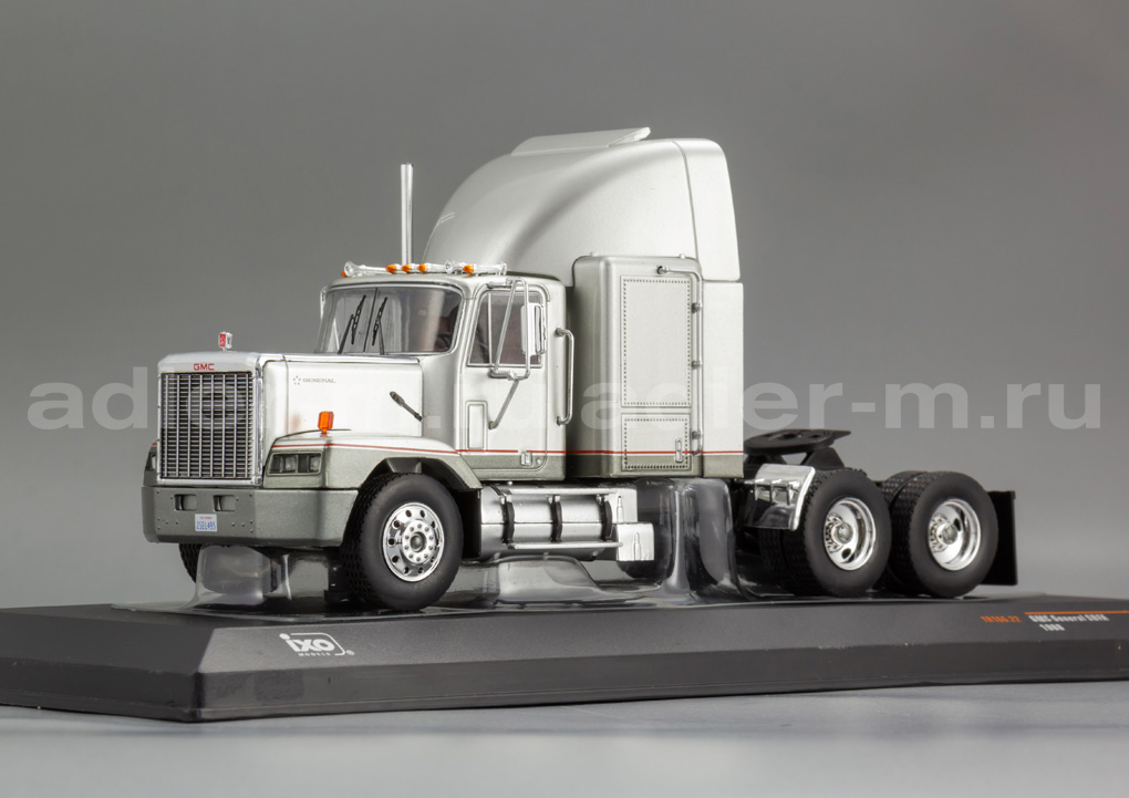IXO 1:43 GMC General SBFA - big sleeper - 1988 (grey metallic) TR166