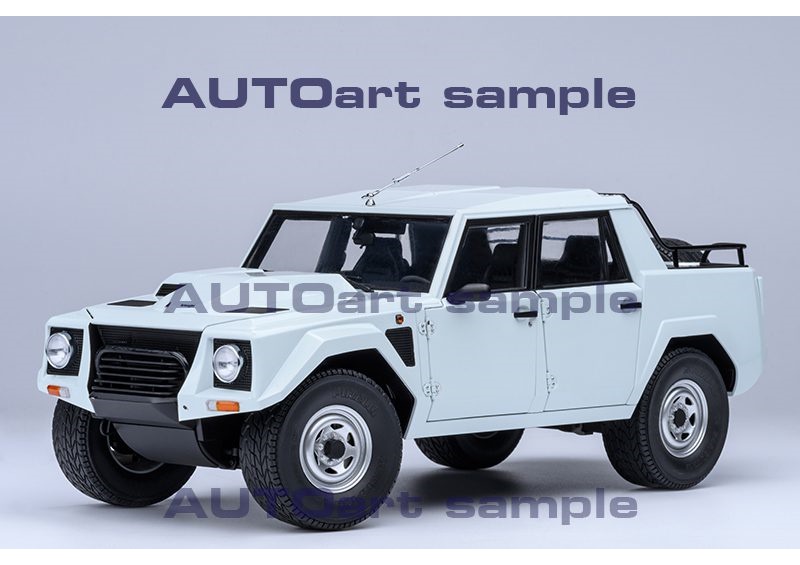 AUTOART 1:18 Lamborghini LM002 (bianco polo park/white) 74549