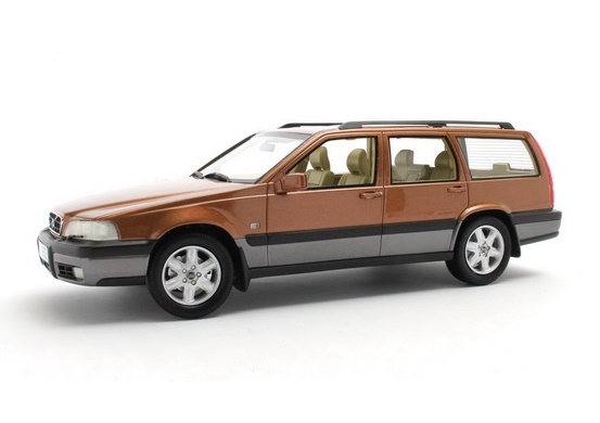 CULT SCALE MODELS 1:18 Volvo V70 XC - 1996-1999 (sandstone pearl) CML181-1