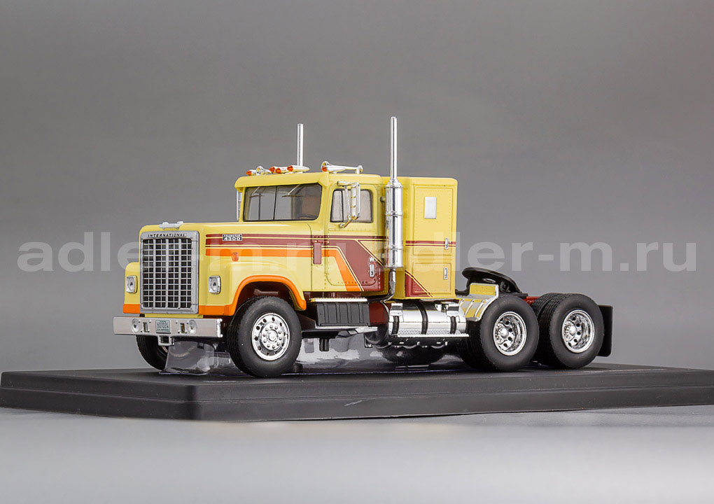 IXO 1:43 International Transtar 4300 - 1980 (beige) TR217