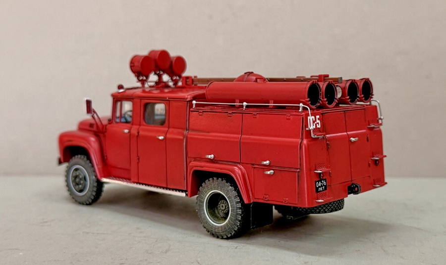 САРЛАБ 1:43 Советский автомобиль газодымозащитной службы АГ-12(130)64А, вариант с тремя круглыми прожектора SL-248-4