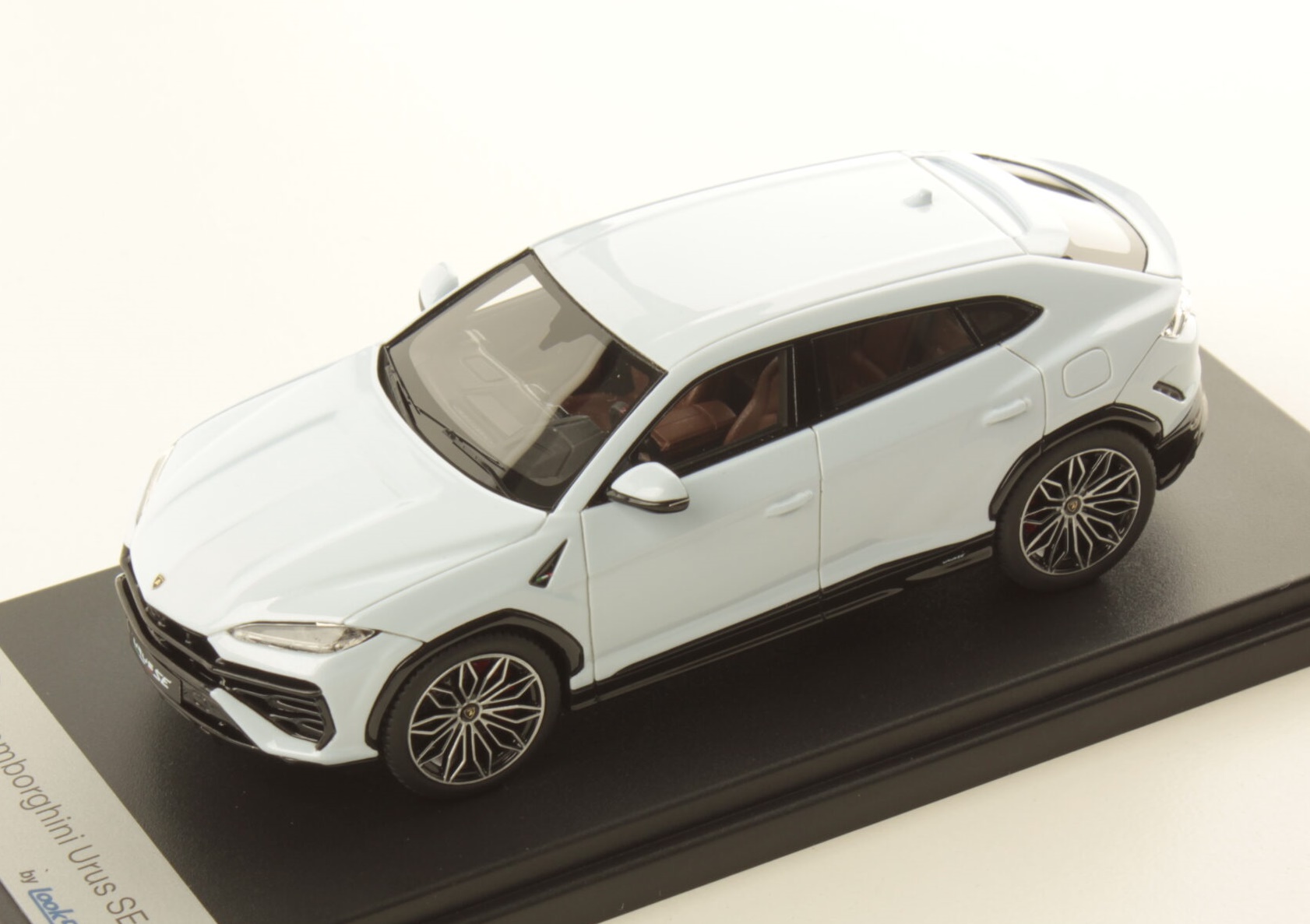 LOOKSMART 1:43 Lamborghini Urus SE (Bianco Sapphius) LS554B
