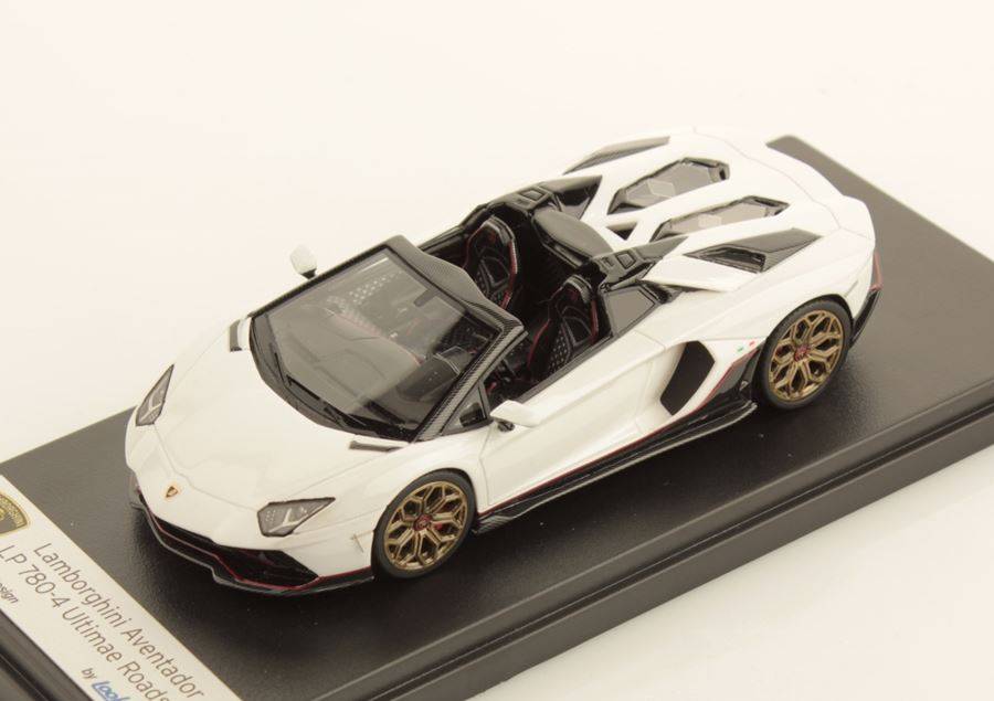 LOOKSMART 1:43 Lamborghini Aventador Ultimae Roadster (Bianco Asopo with Carbon Pack) LS532D