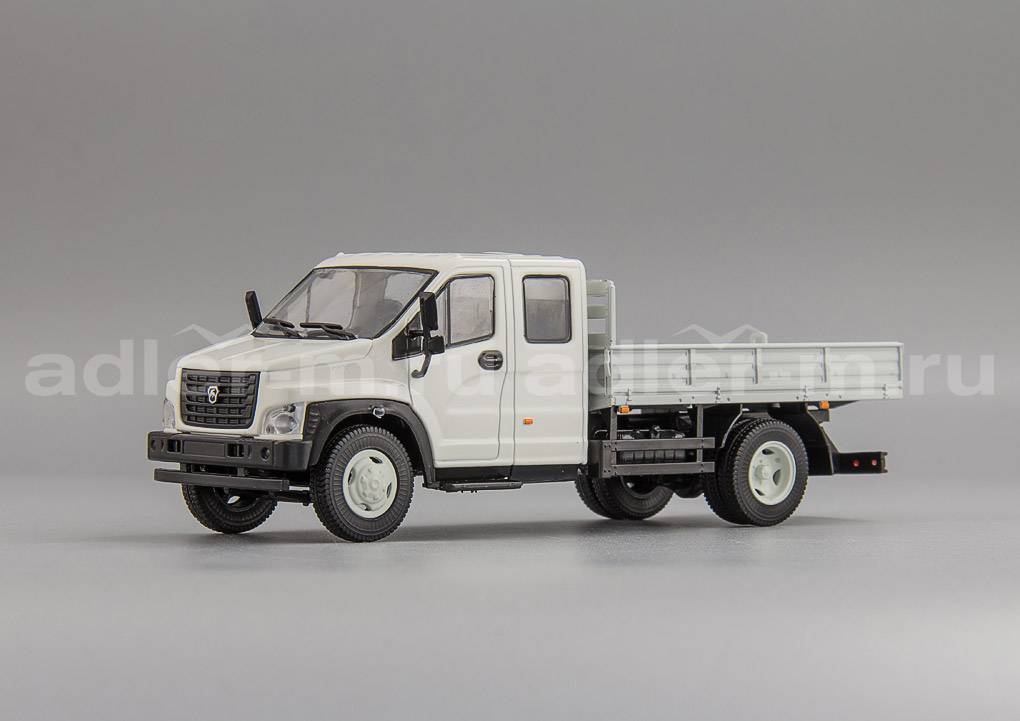 НАШ АВТОПРОМ 1:43 Горьковский автомобиль C42 R33 (белый) H241.1