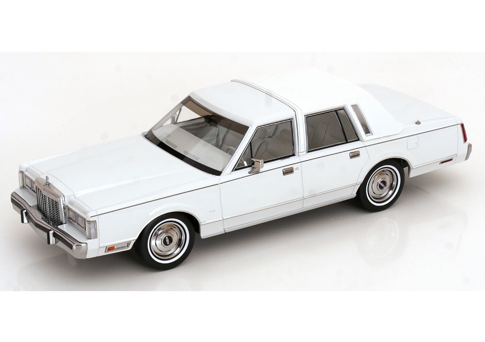 KK SCALE 1:18 Lincoln Town Car - 1985 (из сериала "Miami Vice") (white) KKDC181783
