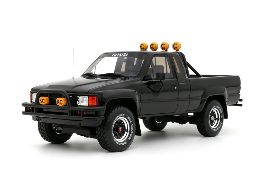 OTTO MOBILE 1:18 Toyota Hilux SR5 - 1985 (glossy black) OT481B