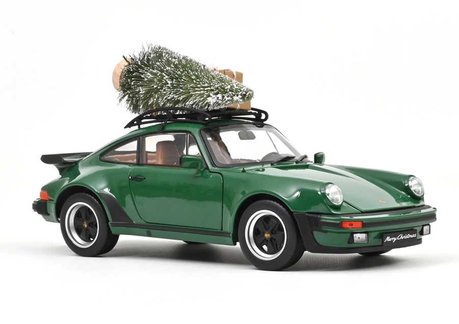 NOREV 1:18 Porsche 911 Turbo 3.3 (930) "Christmas Edition" (Ёлка и подарки на крыше) - 1980 (Green Christm 187669