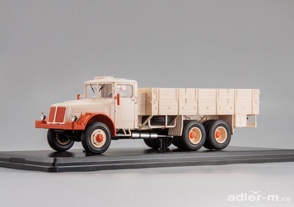 PREMIUM CLASSIXXS 1:43 Tatra 111 (white/red) PCL47029