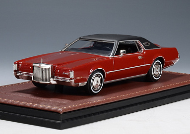 Lincoln 1:43 Lincoln Continental Continental Mark IV - 1972 (Red Moondust Poly) GLM102103