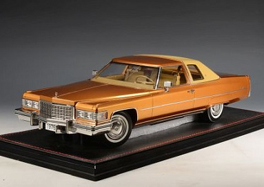 Cadillac 1:18 Cadillac Coupe de Ville - 1976 (Amberlite Firemist) STM1976604