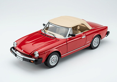 Pininfarina 1:18 Pininfarina Spidereuropa - 1982 (rosso vivo) 18125004