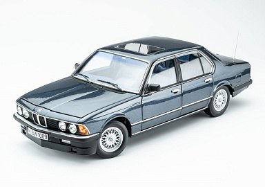 BMW 1:18 BMW 745i E23 - 1984 (arctic blue metallic) 18023000