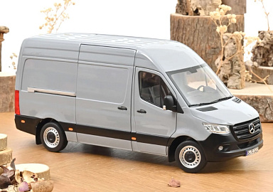 Mercedes-Benz 1:18 Mercedes-Benz Sprinter Van (W907) - 2018 (Grey) 183042